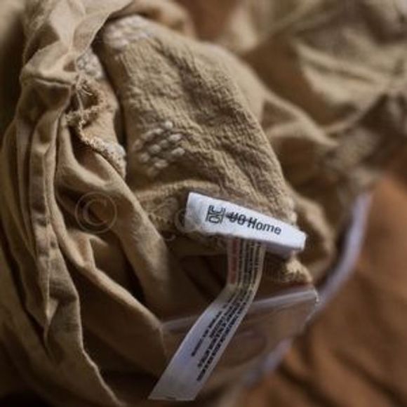 Urban Outfitters Tufted Dot Duvet Cover Fawn Queen - Picture 6 of 6